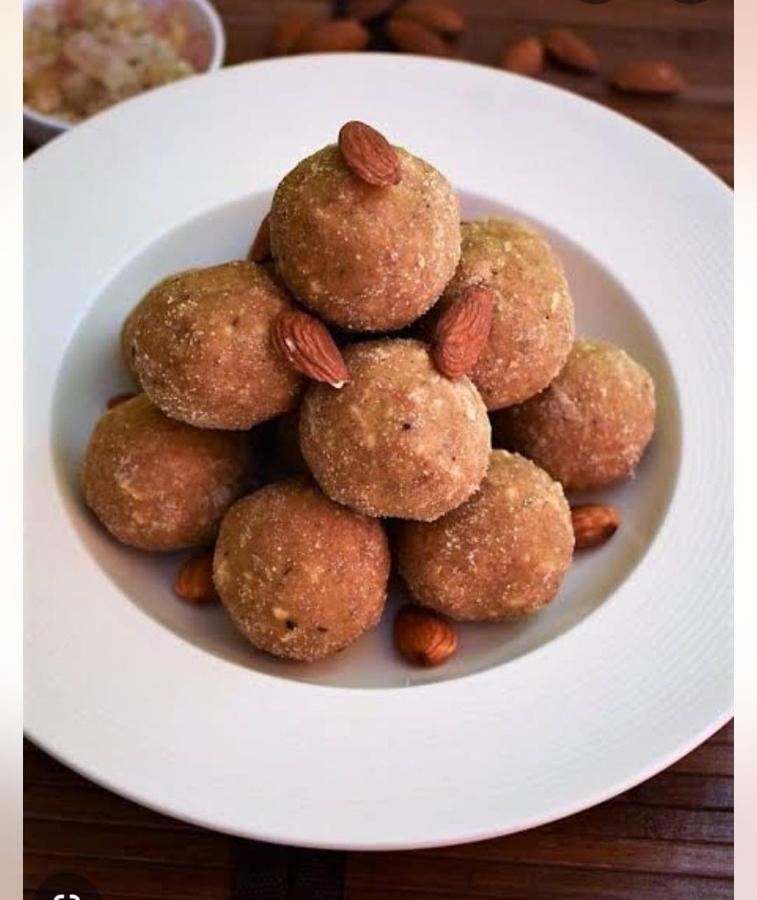 Aata Gond Laddu
